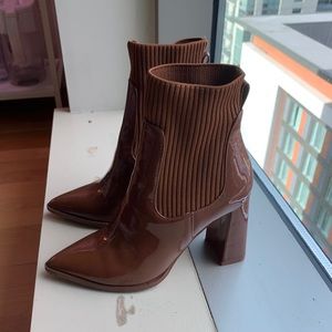 Steve Madden patent block heel sock ankle boots sz5.5